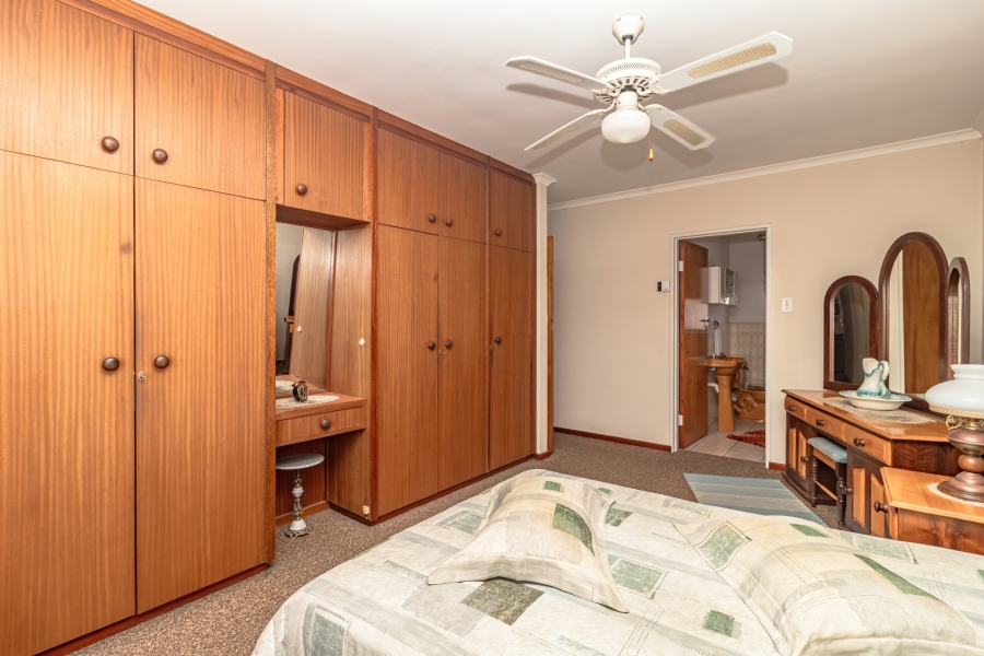 4 Bedroom Property for Sale in Goodwood Park Western Cape